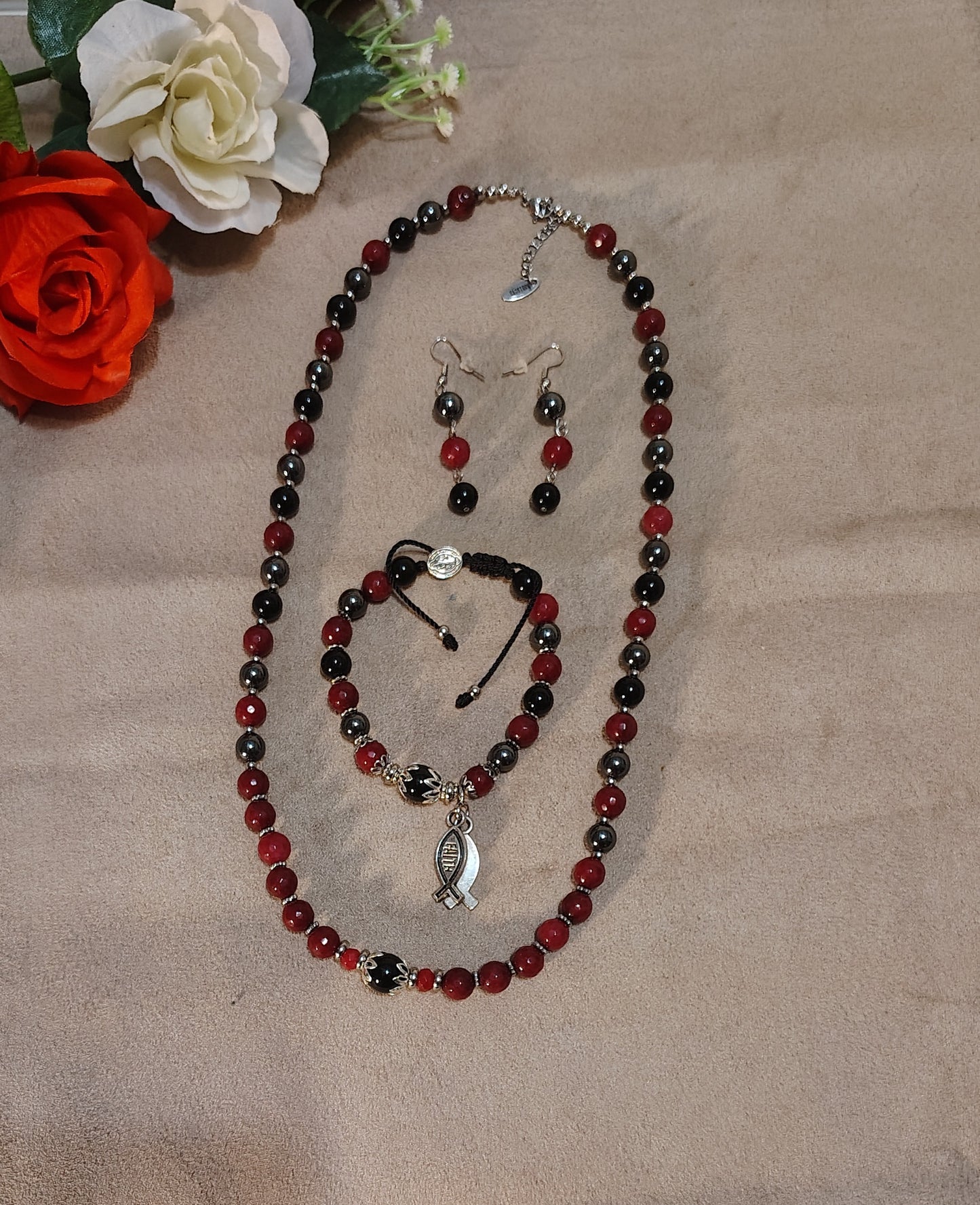 Set de accesorios femeninos en piedras Naturales, Rubi, hematita y Turmalina Negra 8mm y 10mm