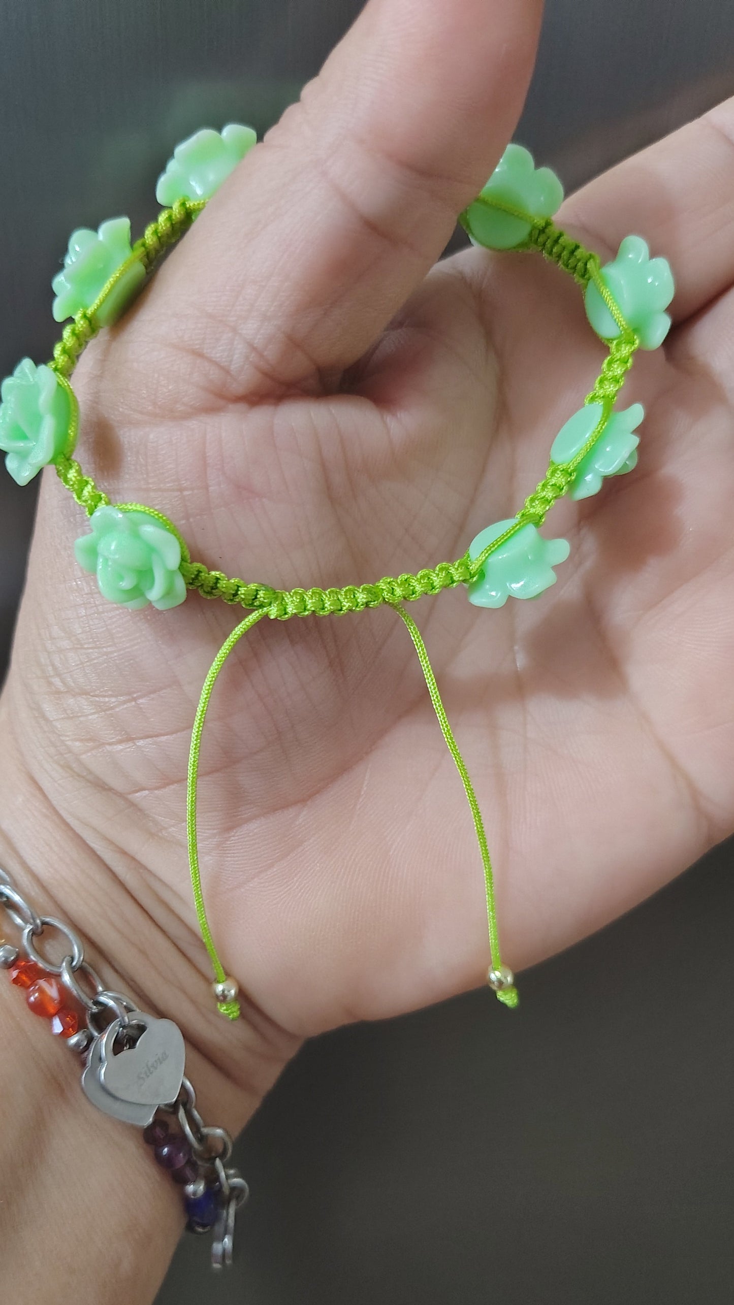 Brazalete que te hace lucir jovial y alegre ..