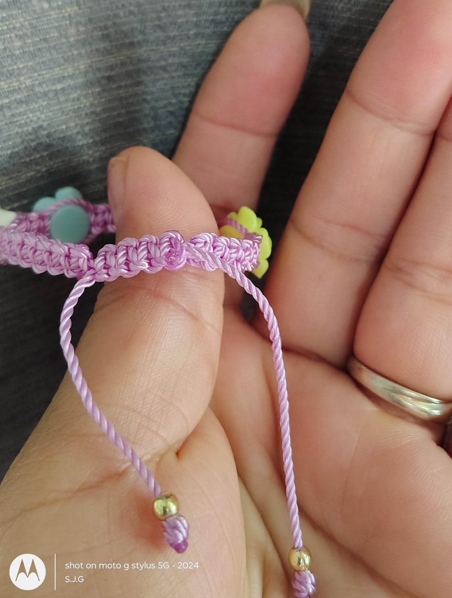 This bracelet for girls looks beautiful and sweet.