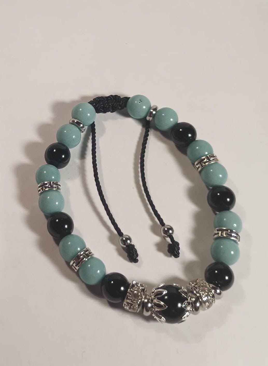 LUMINOUS STONE. Hermoso y llamativo Brazalete echo con piedras que brillas. En la obscuridad.