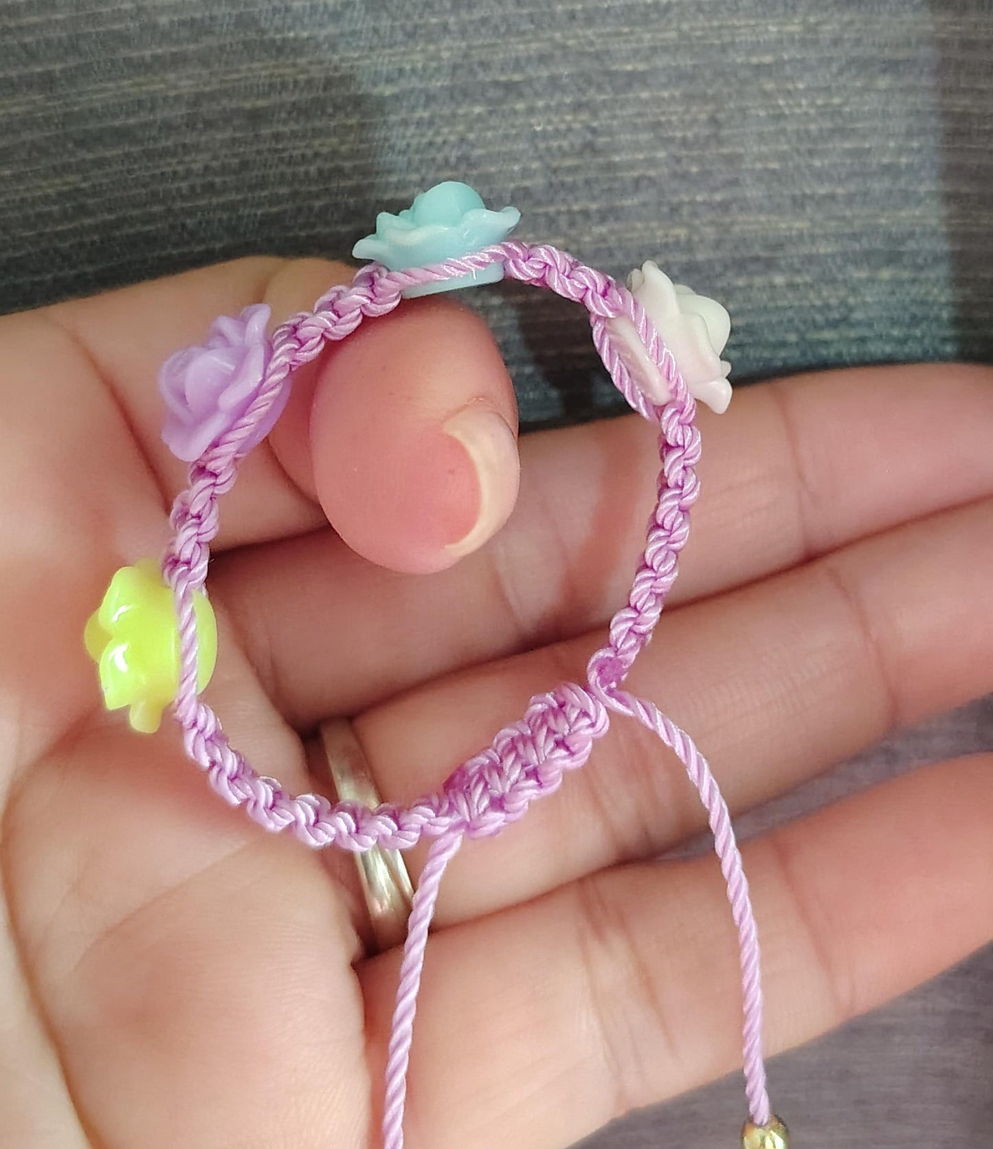 This bracelet for girls looks beautiful and sweet.