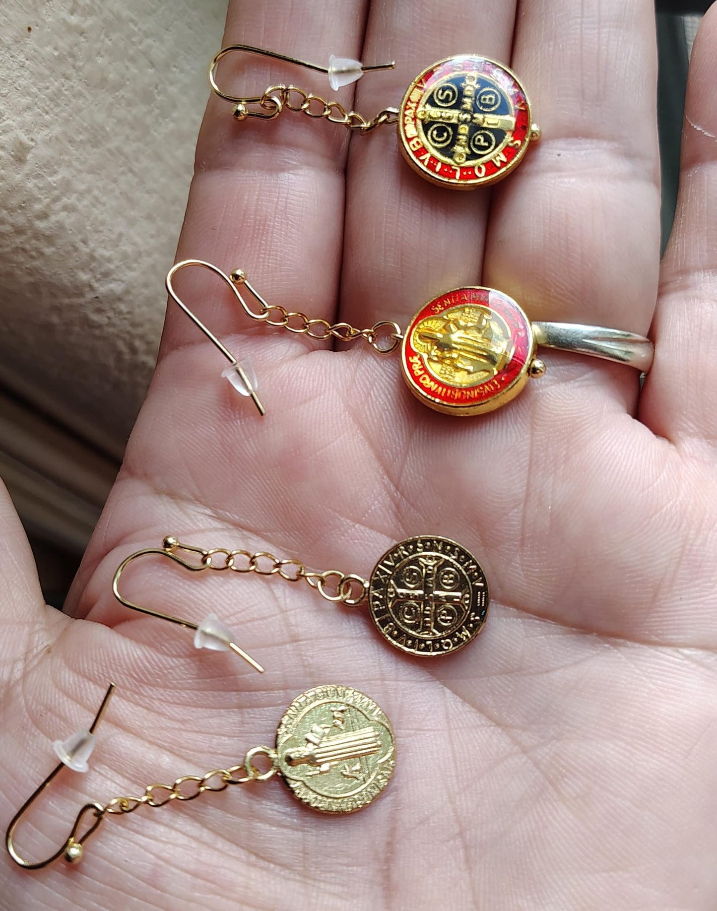 Saint Benedict, San Benito, Red brazalete and Earrings.