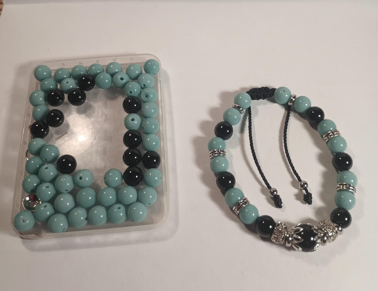 LUMINOUS STONE. Hermoso y llamativo Brazalete echo con piedras que brillas. En la obscuridad.