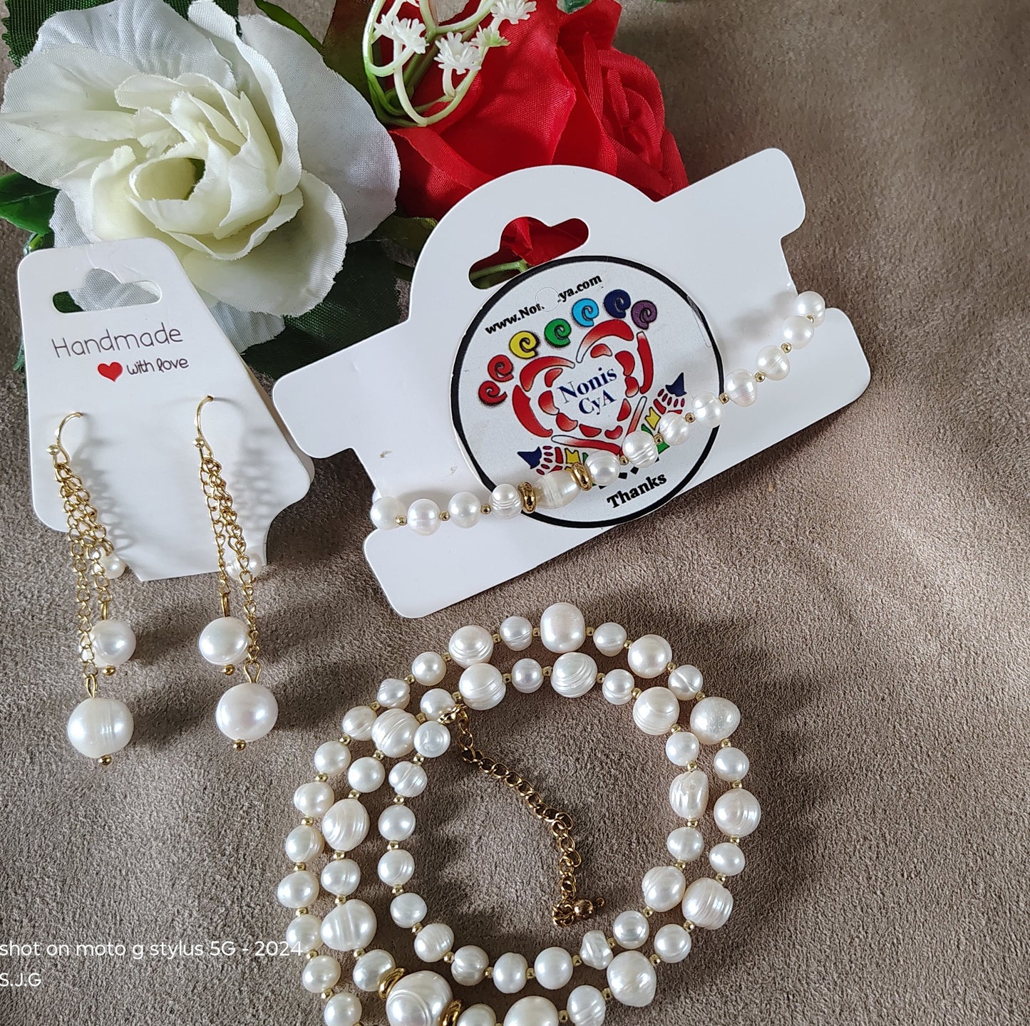 Brazalete, aretes y collar, perlas y stainless steel, hipoalergénico.